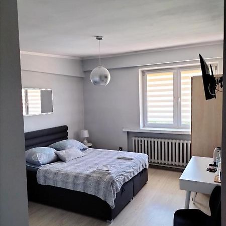 Hotel Restauracja Pod Jablonia Lacko Zewnętrze zdjęcie