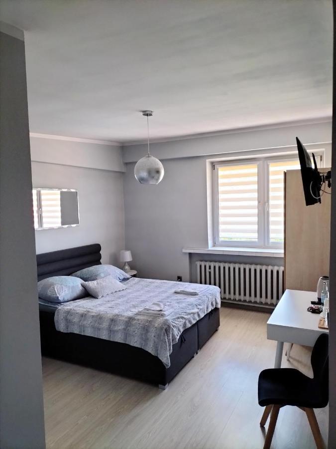Hotel Restauracja Pod Jablonia Lacko Zewnętrze zdjęcie